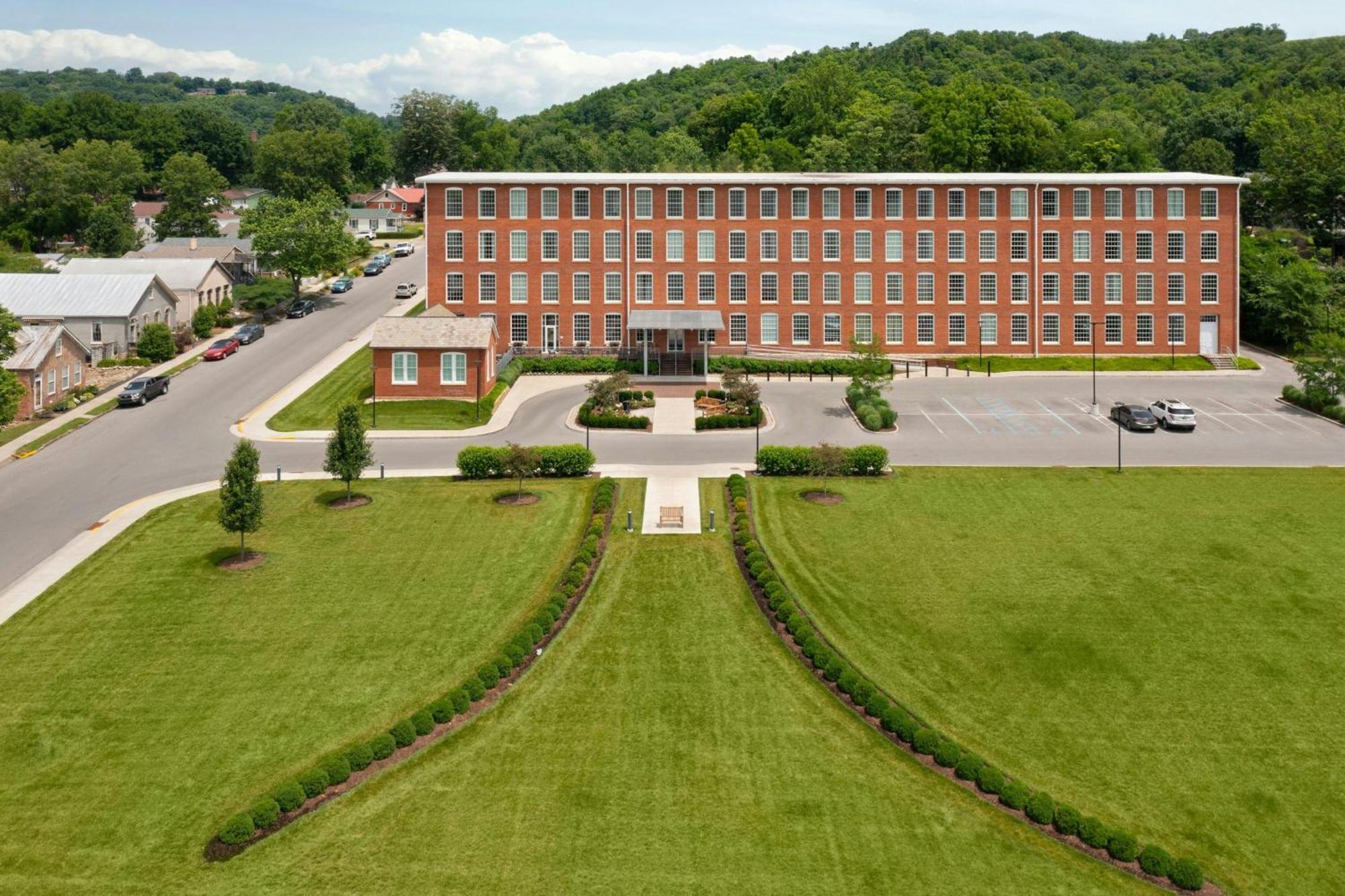 Fairfield Inn & Suites Madison Historic Eagle Cotton Mill Eksteriør billede