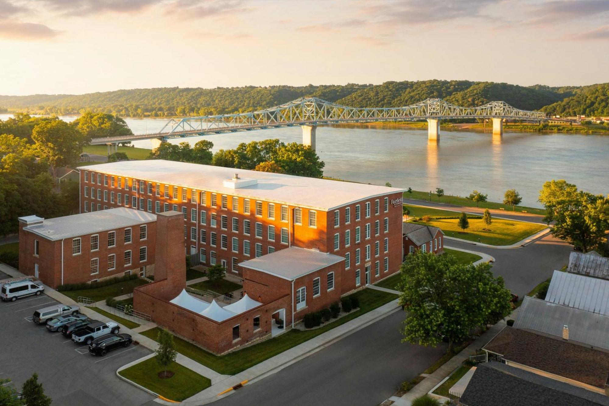 Fairfield Inn & Suites Madison Historic Eagle Cotton Mill Eksteriør billede